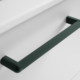 Tirador Rigato en acabado verde sobre mueble de baño Carmen.