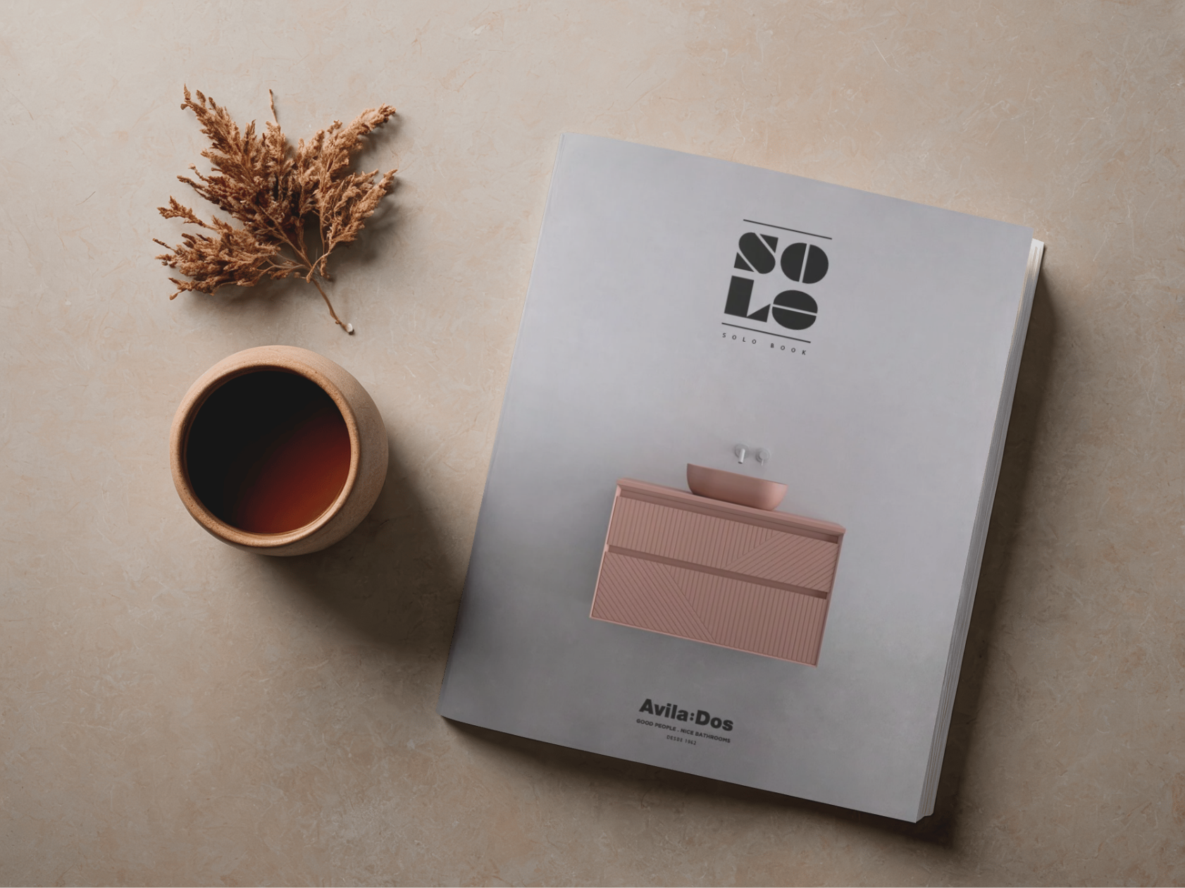 Imagen del catálogo impreso Solo Book de Avila Dos que presenta las colecciones de muebles de baño Novus y Advance, con diseños contemporáneos, materiales de alta calidad y un enfoque en la elegancia funcional.