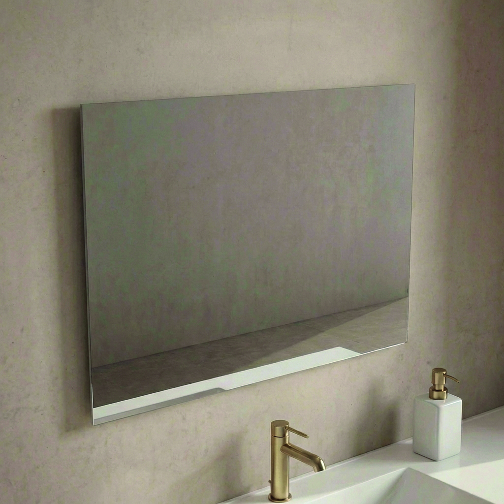 Con un diseño limpio y atemporal, el Espejo Luna Recta se convierte en una pieza clave para complementar ambientes modernos con un toque de sobriedad. Su forma rectangular de líneas rectas lo hace especialmente adecuado para baños de estilo minimalista o contemporáneo, donde la simplicidad y la funcionalidad son esenciales. Al no contar con marco, su superficie lisa permite una integración discreta y armoniosa con una amplia variedad de estilos decorativos, aportando amplitud visual y un acabado sofisticado al ambiente.