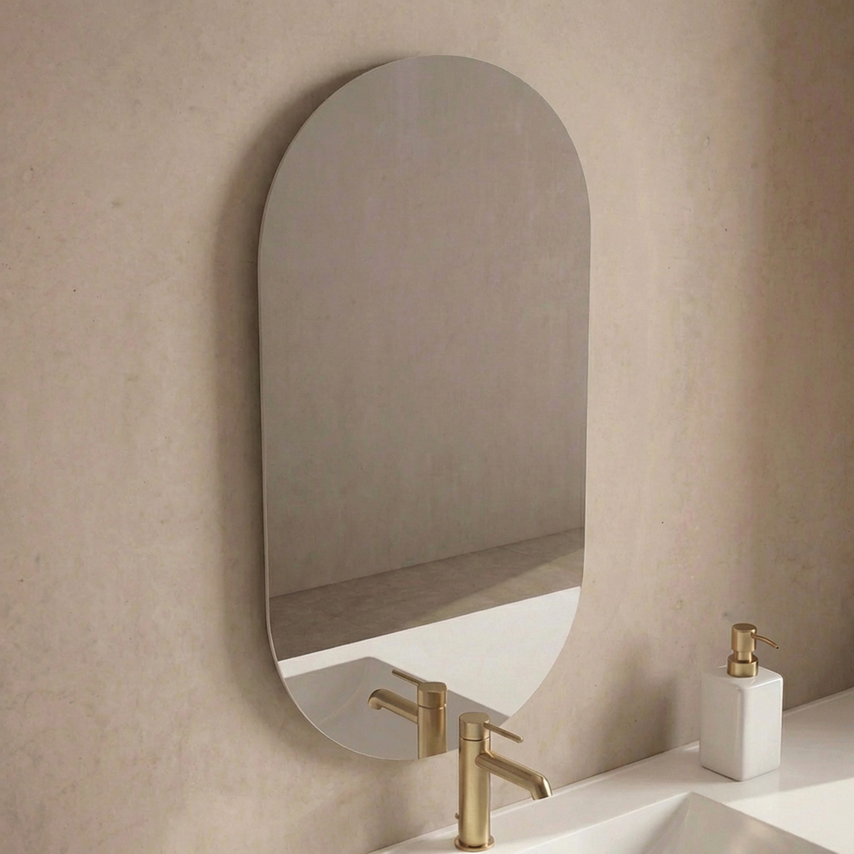 El espejo Ovalado, perfecto para baños y recibidores, transmite armonía y suavidad visual, convirtiéndose en una pieza ideal para quienes buscan ambientes modernos, equilibrados y con un estilo sofisticado.