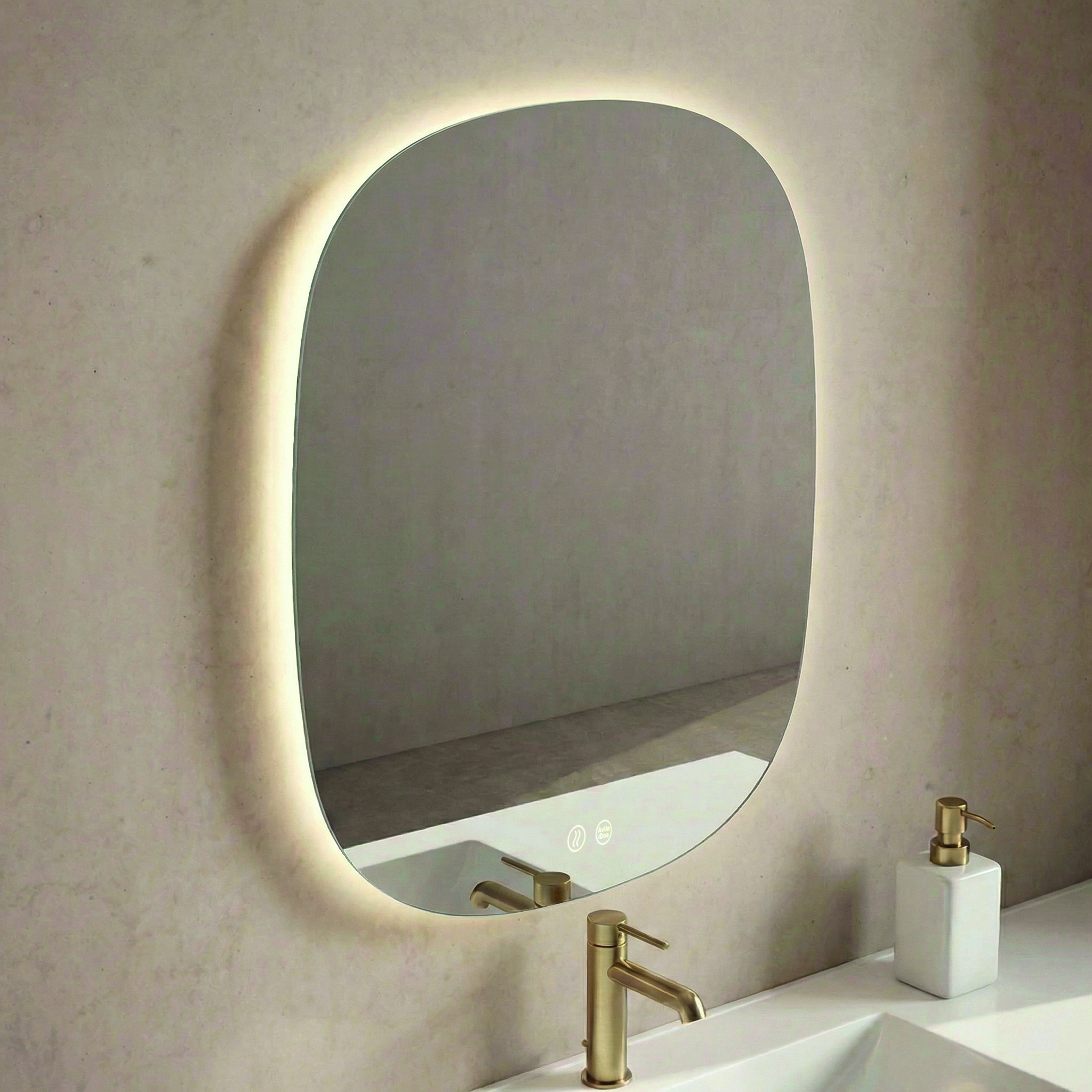 Flow LED: un espejo de diseño orgánico y elegante con iluminación envolvente y tecnología táctil para un baño moderno y sofisticado.