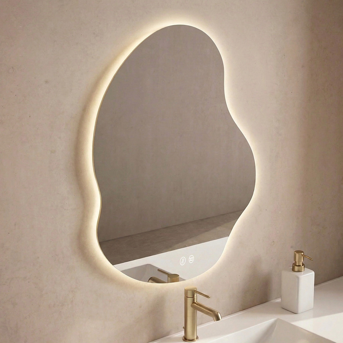 Nube LED: Espejo premium Nube LED con silueta irregular inspirada en formas naturales que aporta originalidad y suavidad visual al espacio.