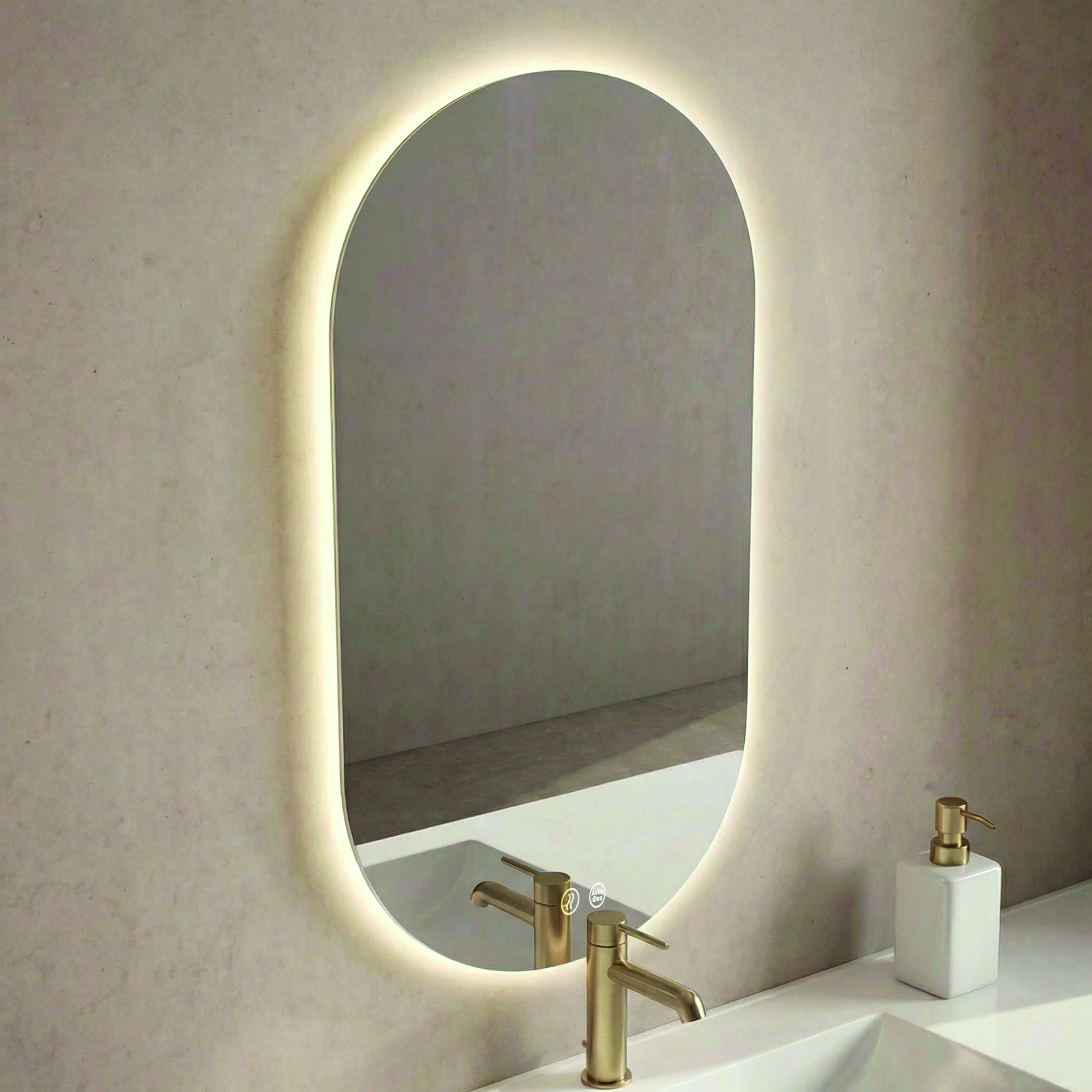 Espejo premium Ovalado LED con diseño vertical de formas suaves e iluminación LED retroiluminada. Incluye sensor antivaho y doble sensor táctil para regular la temperatura y la intensidad de la luz.