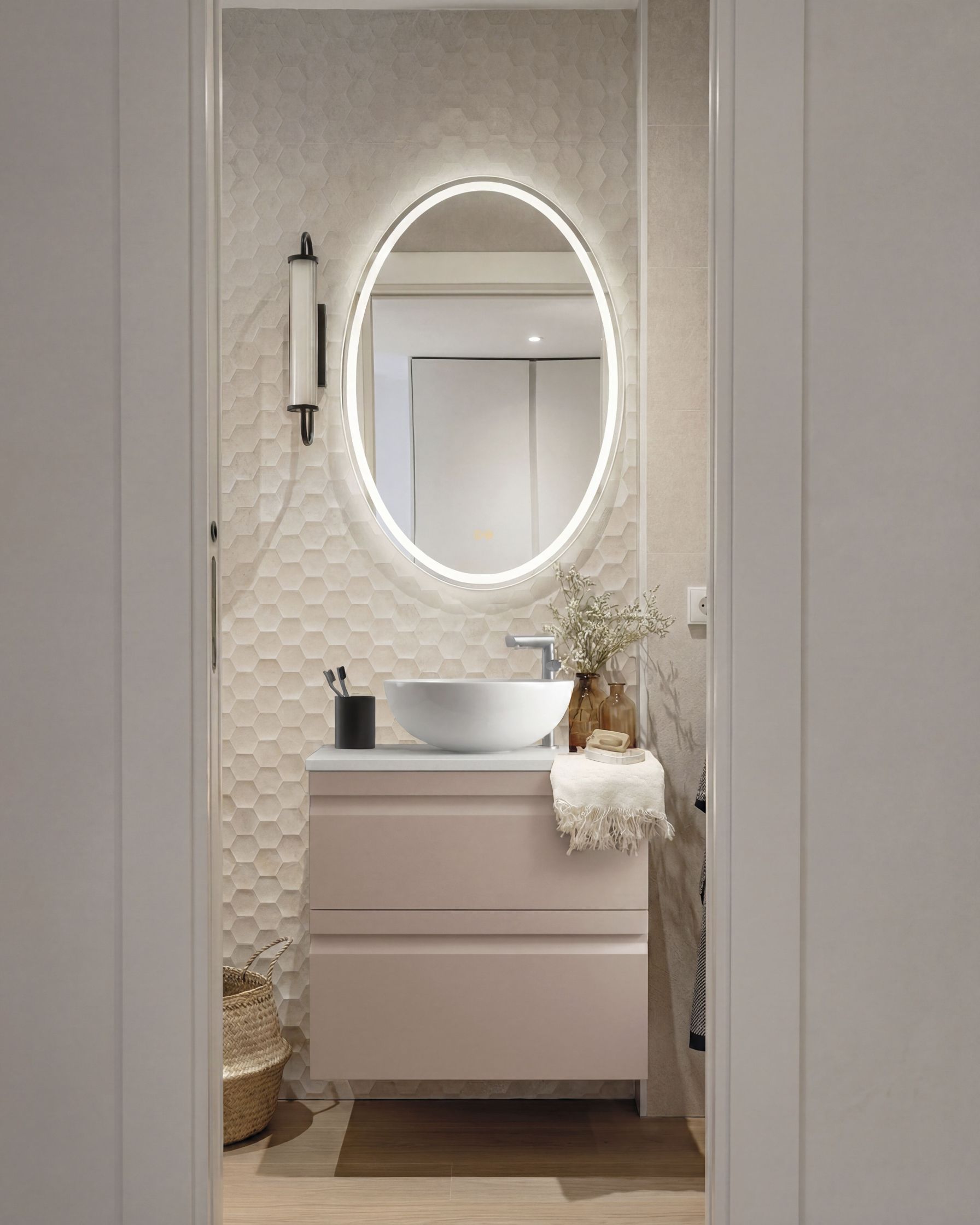 Composición Natalia de 60 cm con 2 cajones en acabado color 252, encimera Pet blanca y lavabo Bol. Incluye espejo Ovy Arenado LED.